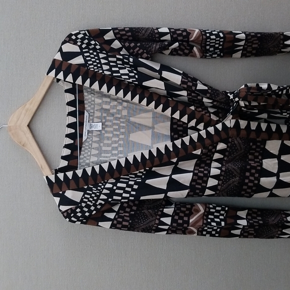 Diane Von Furstenberg Black and Cream Geometric Wrap Dress - Picture 3 of 14